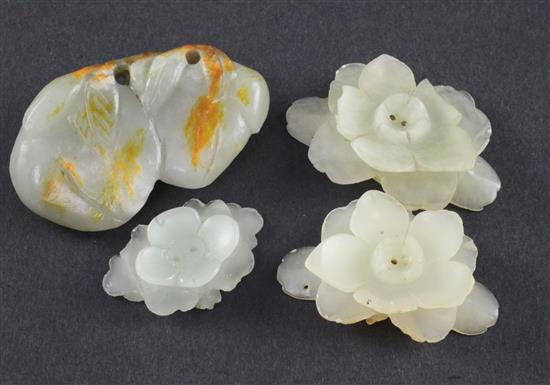 Three jade flower ornaments and a carving of two peaches, Yuan / Ming dynasty, 3.5 - 8cm